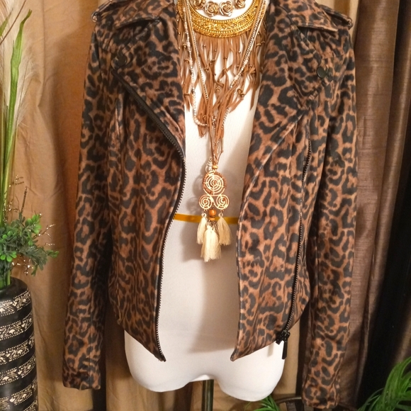 Stylish Leopard Print Jacket ๐ - Picture 3 of 6